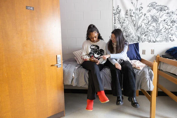 Social Media Linked to Student Loneliness Social Media Linked to Student Loneliness