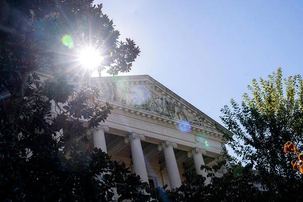 Kentucky Senate Passes Bill Allowing Easier Faculty Layoffs Kentucky Senate Passes Bill Allowing Easier Faculty Layoffs