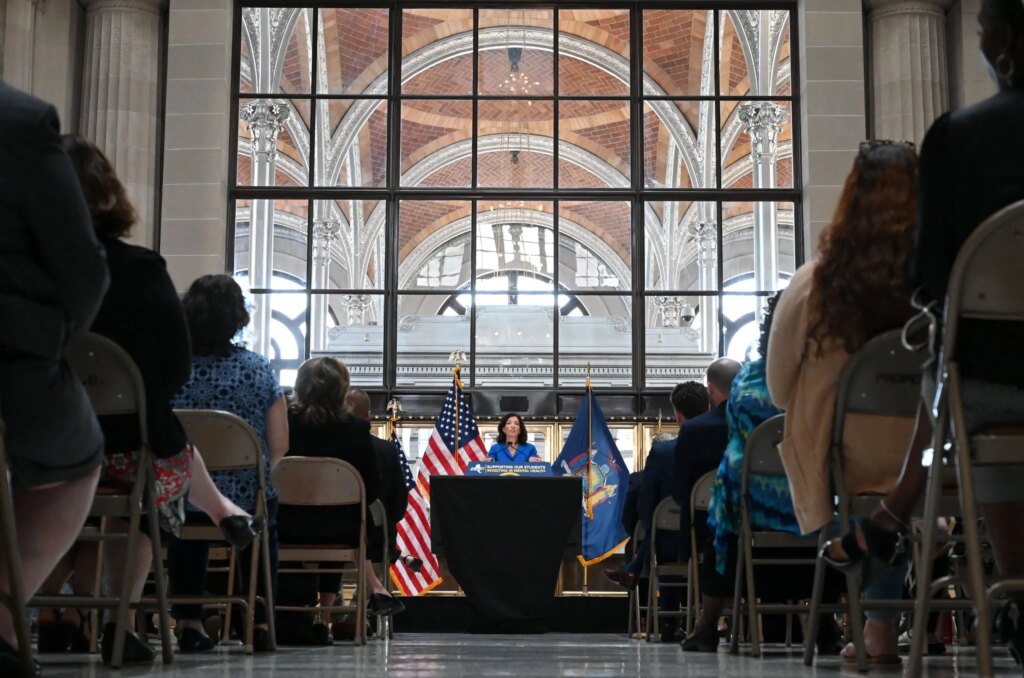 New York promised to center phonics in reading instruction, but new course for teachers sidelines science of reading New York promised to center phonics in reading instruction, but new course for teachers sidelines science of reading