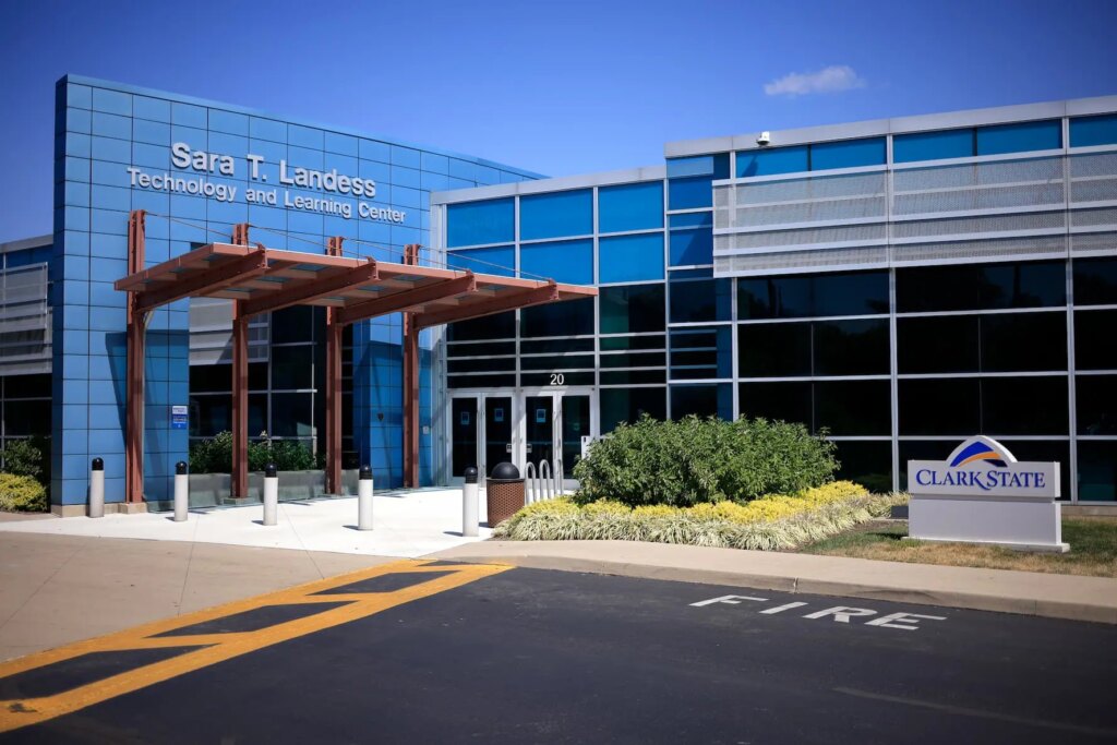 What are community college bachelor’s degrees and how much do their graduates earn? What are community college bachelor's degrees and how much do their graduates earn?