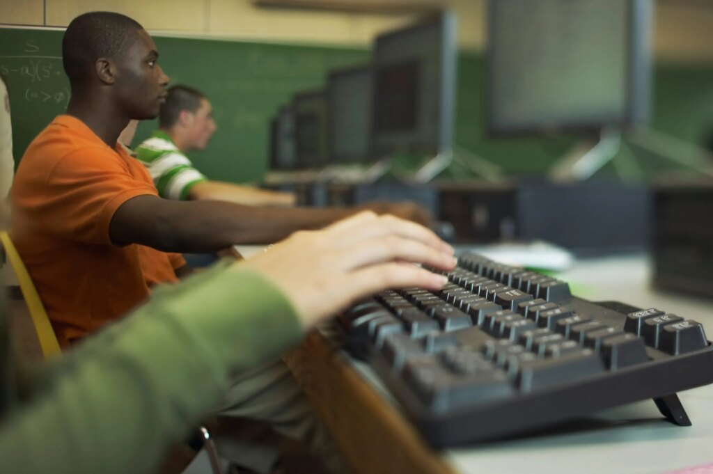 AI gives more praise, less criticism to Black students
