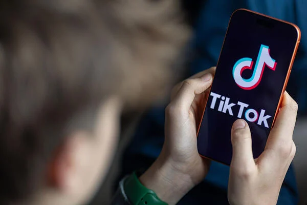 Students Turning to TikTok to Find Scholarships Students Turning to TikTok to Find Scholarships